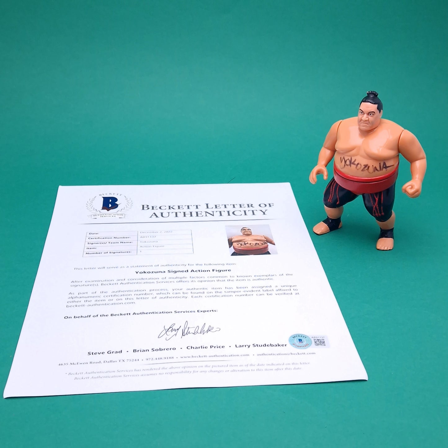 WWF HASBRO ☆ YOKOZUNA Figure Signed Autograph Signature CERT COA ☆ Original 90s Series 8