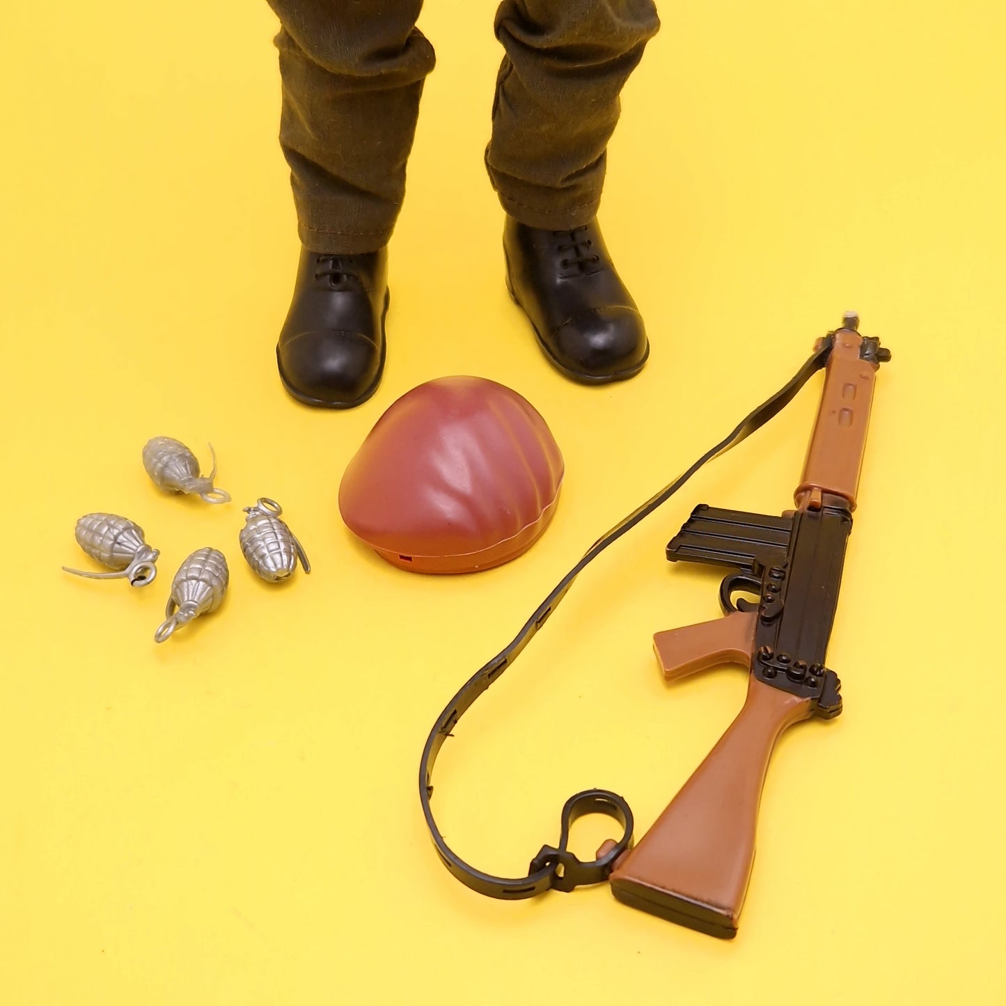 ACTION MAN ☆ PARACHUTE REGIMENT 34416 Uniform & Eagle Eye Figure 80's ☆ Vintage PALITOY Loose