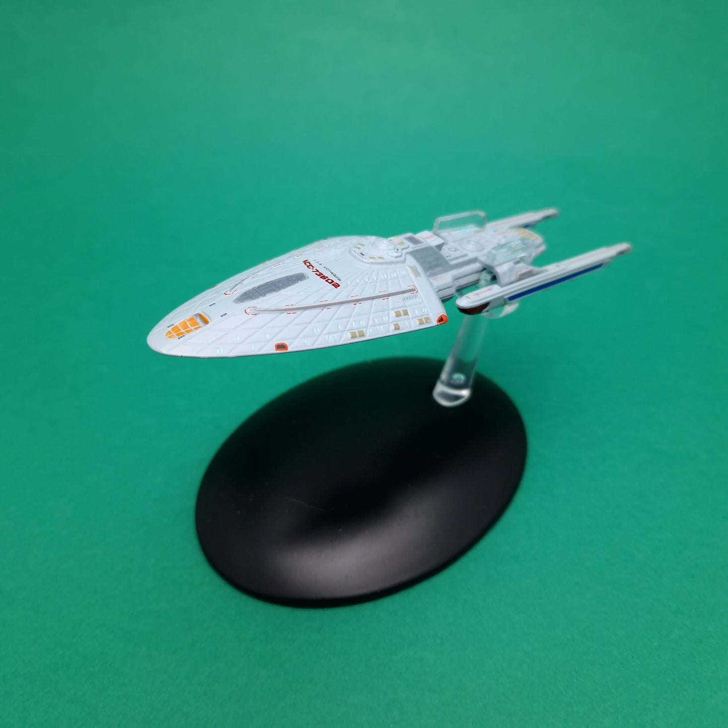 STAR TREK ☆ USS VOYAGER STERNBACH Starships Collection ☆ Eaglemoss Model