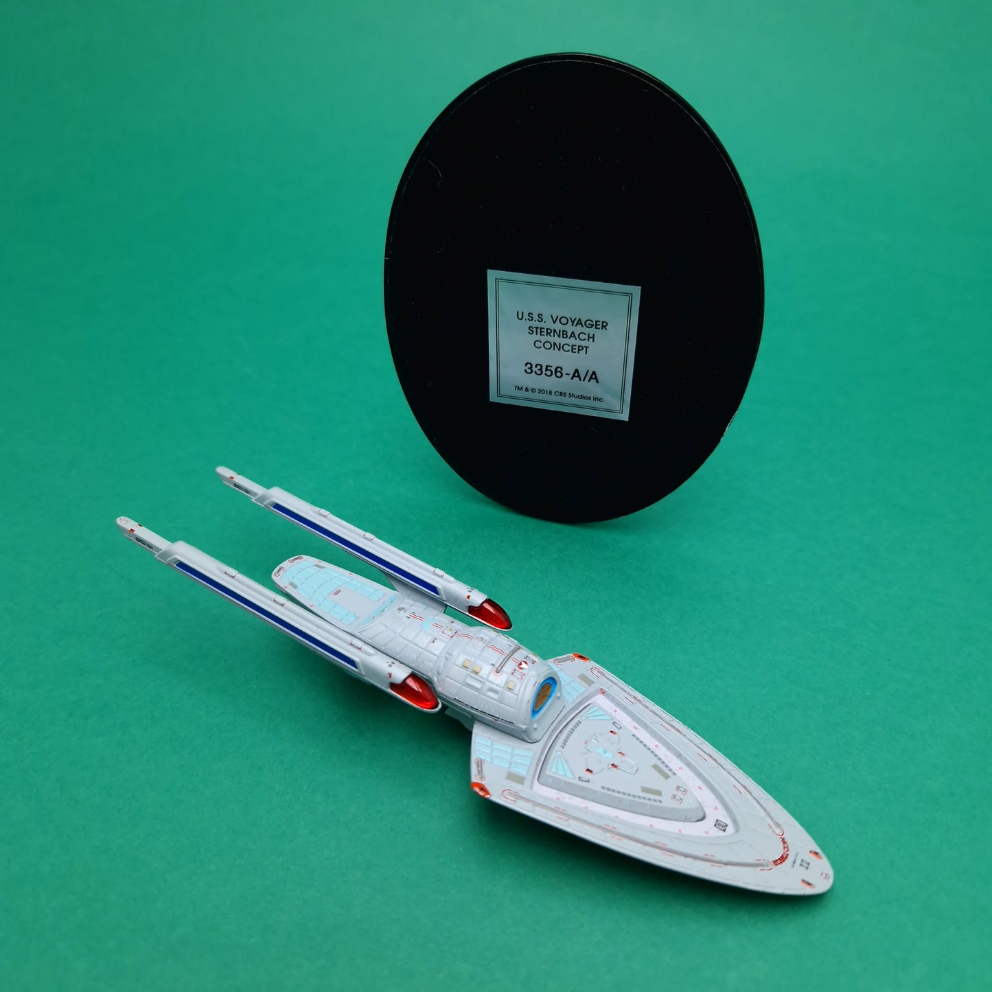 STAR TREK ☆ USS VOYAGER STERNBACH Starships Collection ☆ Eaglemoss Model