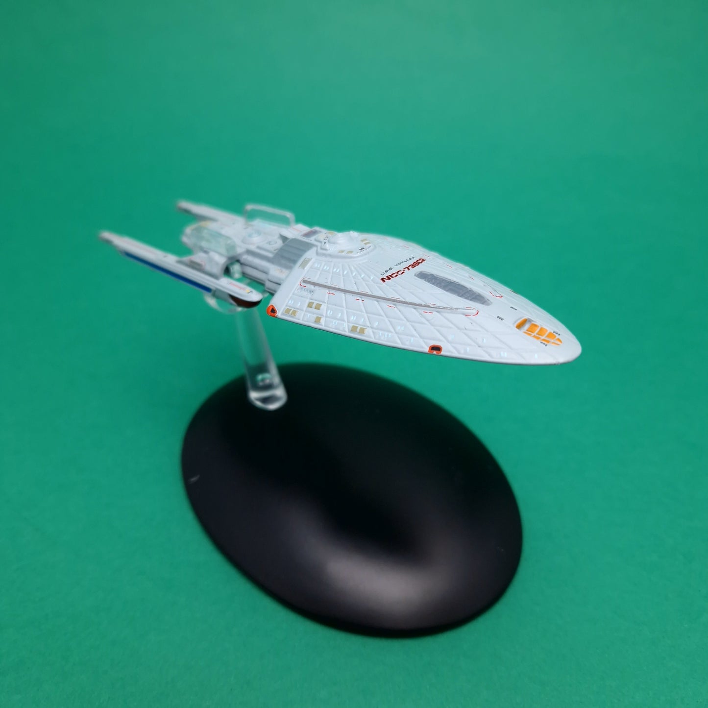 STAR TREK ☆ USS VOYAGER STERNBACH Starships Collection ☆ Eaglemoss Model