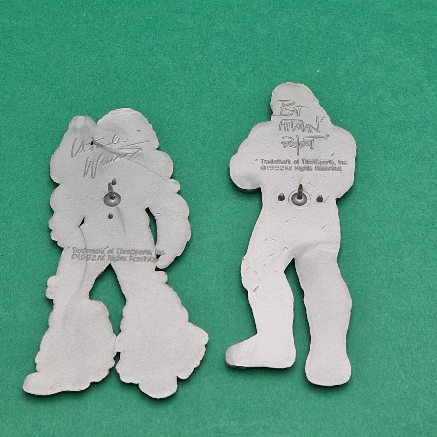 WWF BADGE ☆ BRET HITMAN HART ULTIMATE WARRIOR Pin Badge Brooch ☆ Titan Sports 90s