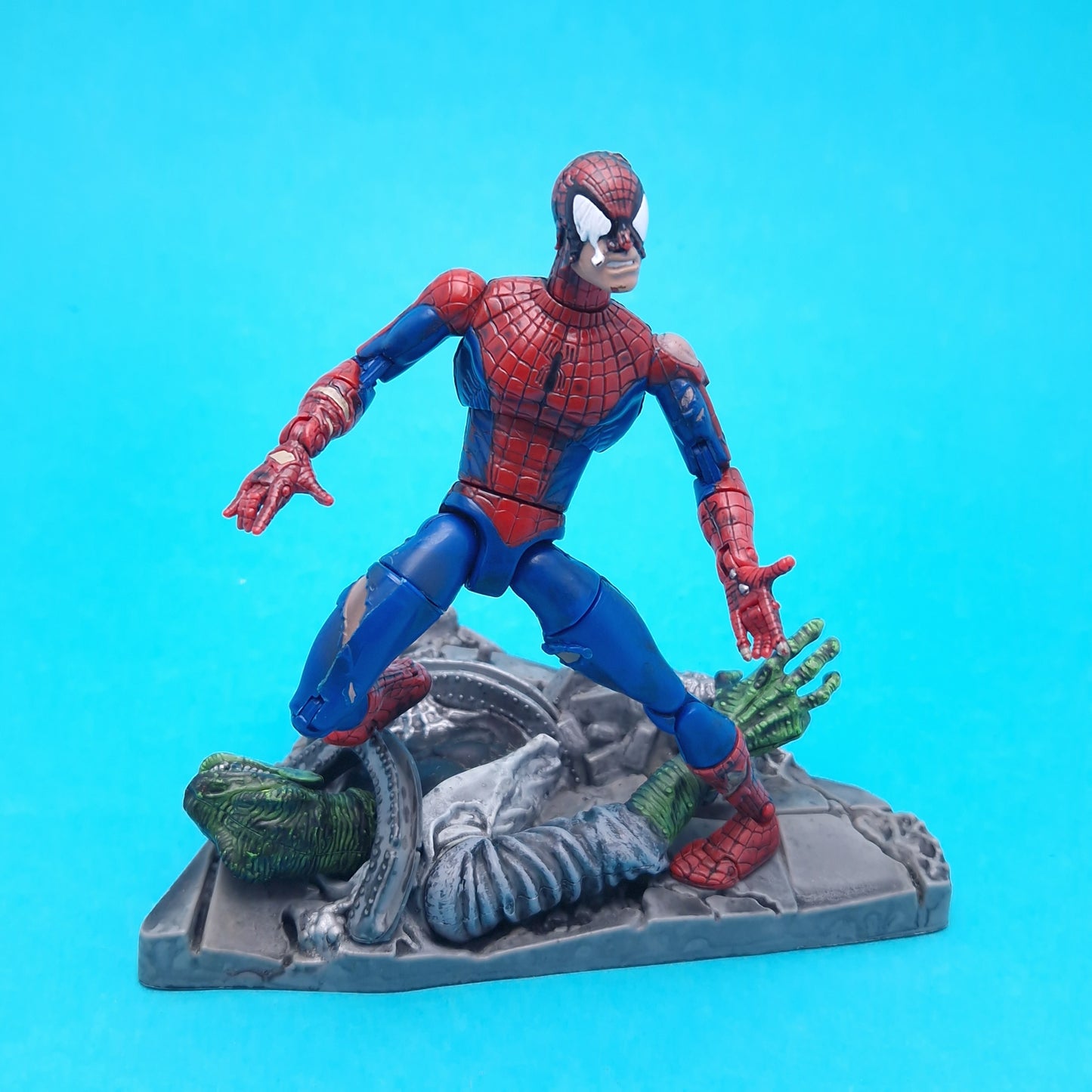 SPIDER-MAN CLASSICS ☆ Marvel legends Battle Ravaged Figure ☆ Vintage Original Toybiz 2001