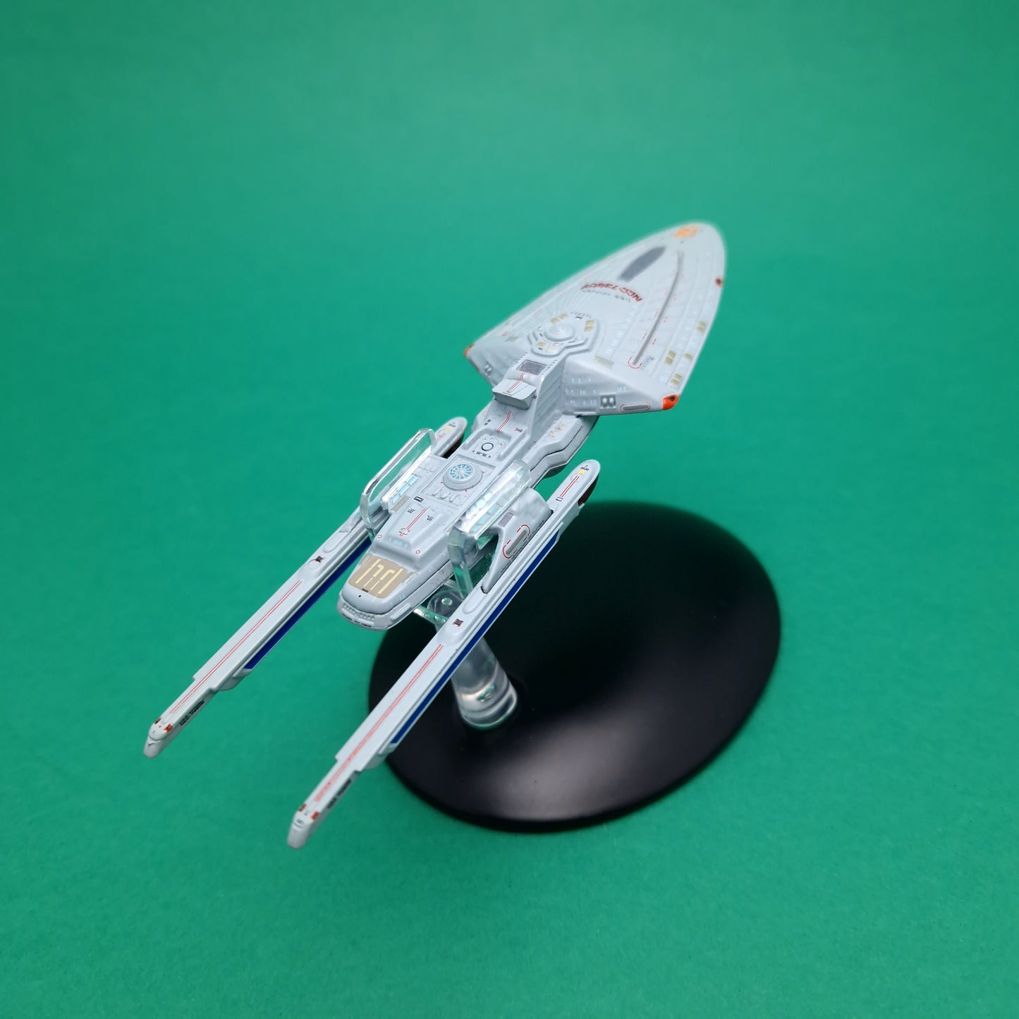 STAR TREK ☆ USS VOYAGER STERNBACH Starships Collection ☆ Eaglemoss Model