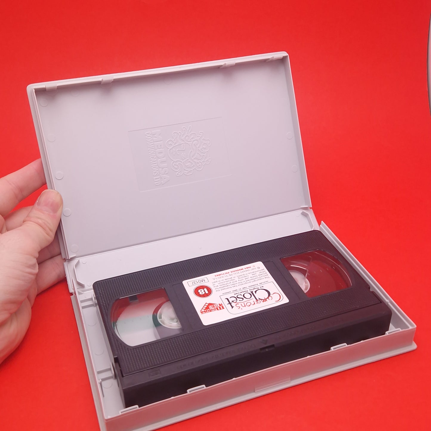 VHS Video ☆ CAMERONS CLOSET ☆ Big Box Ex Rental Case Tape Cassette Vintage 18 cert