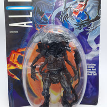 Load image into Gallery viewer, ALIENS ☆ ALIEN QUEEN Action Figure ☆ USA Sealed MOC Carded 90s Kenner
