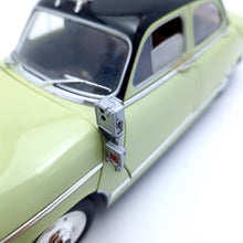 Load image into Gallery viewer, DIECAST ☆ SOLIDO PANHARD PL17 TAXI 1:18 Model Car GREEN ☆ Loose
