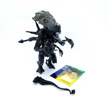 Load image into Gallery viewer, ALIENS ☆ ALIEN QUEEN Vintage Figure Card Complete ☆ Loose 90s Kenner
