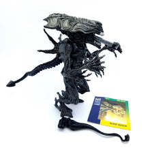 Load image into Gallery viewer, ALIENS ☆ ALIEN QUEEN Vintage Figure Card Complete ☆ Loose 90s Kenner
