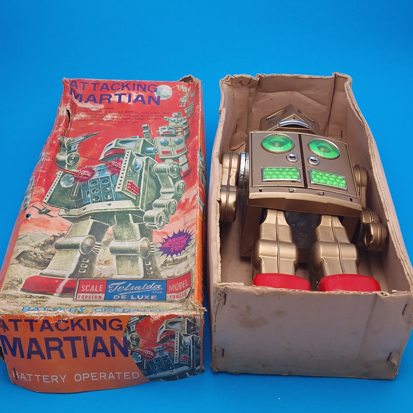 HORIKAWA JAPAN ☆ ATTACKING MARTIAN ROBOT Tin Battery Operated GOLD Space Figure ☆ Vintage BOXED Original 1960s