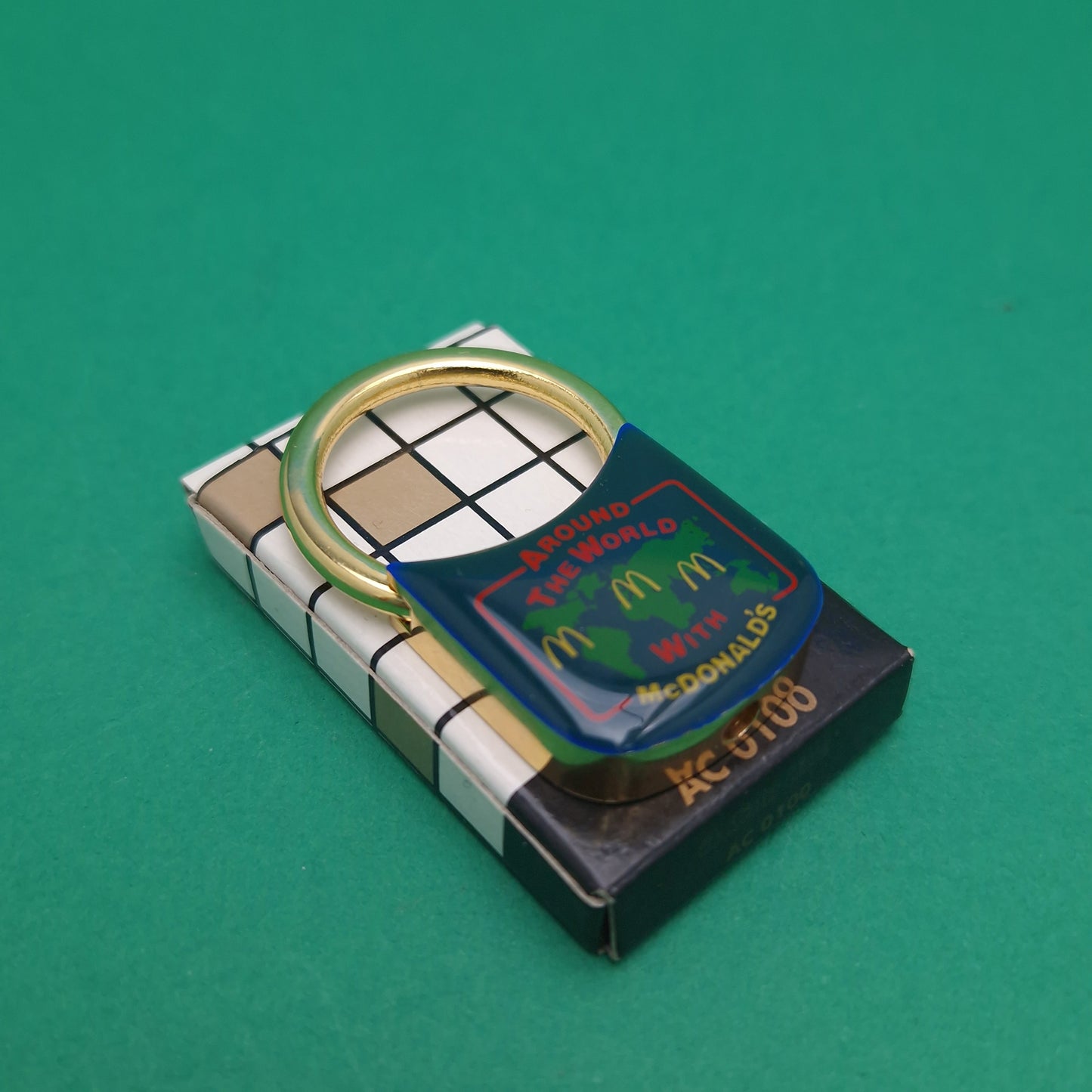 MCDONALDS ☆ AROUND THE WORLD Golden Arch KEYCHAIN Key Ring ☆ 90s Happy Meal