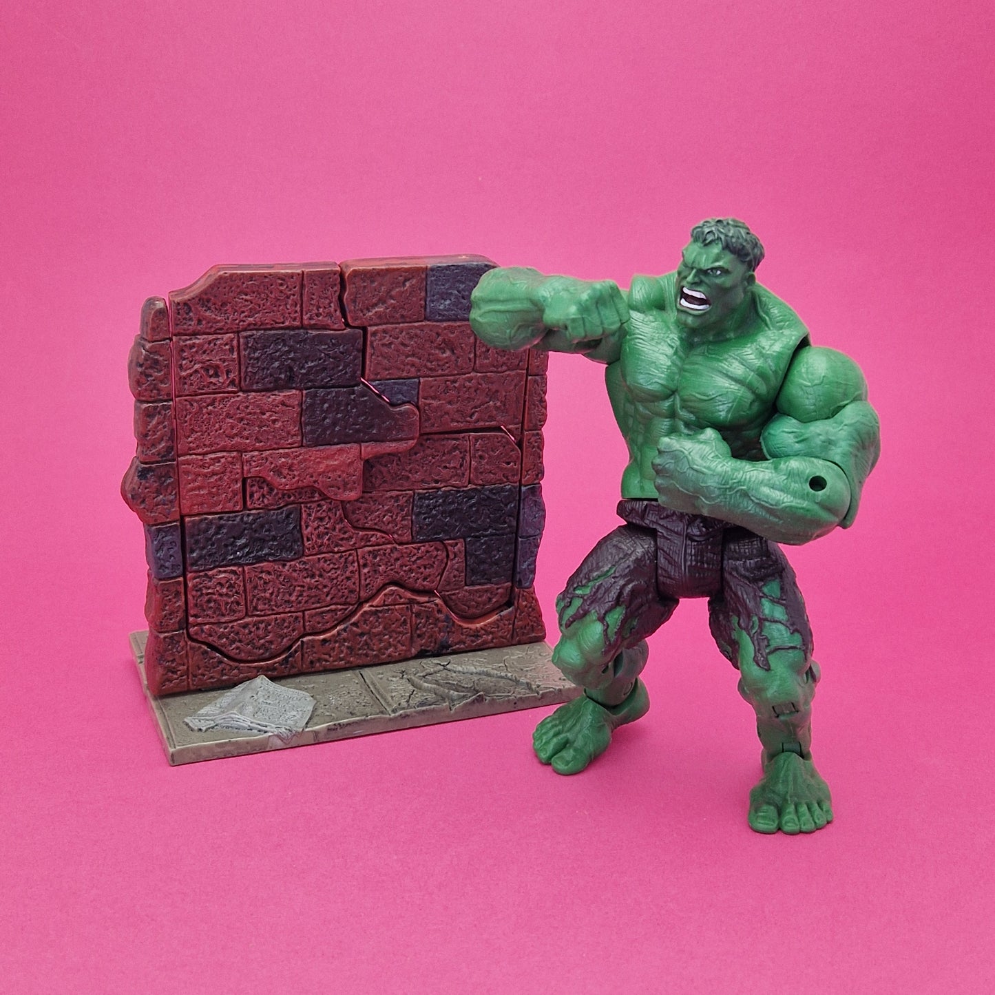 HULK MOVIE ☆ TWIST N SLAM Collapsible Brick Wall Figure ☆ Marvel Toybiz Original 2003