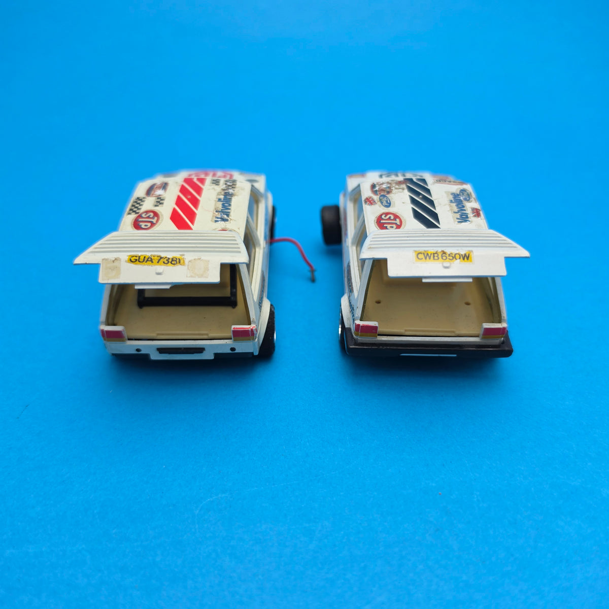 SCALEXTRIC ☆ F1 FERRARI & METRO MG RACING CARS & BOOK ☆ Austin Rover Vintage