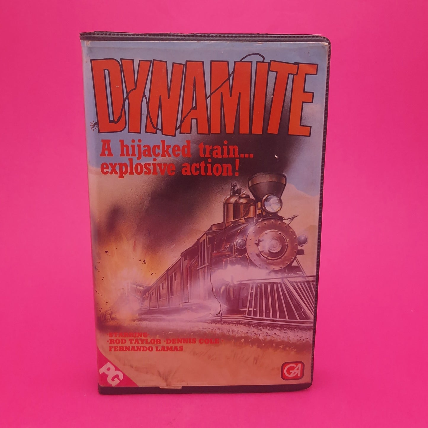 VHS Video ☆ DYNAMITE AKA BEARCATS! Powderkeg ☆ 1971 70s Clamshell Vintage PG Rod Taylor