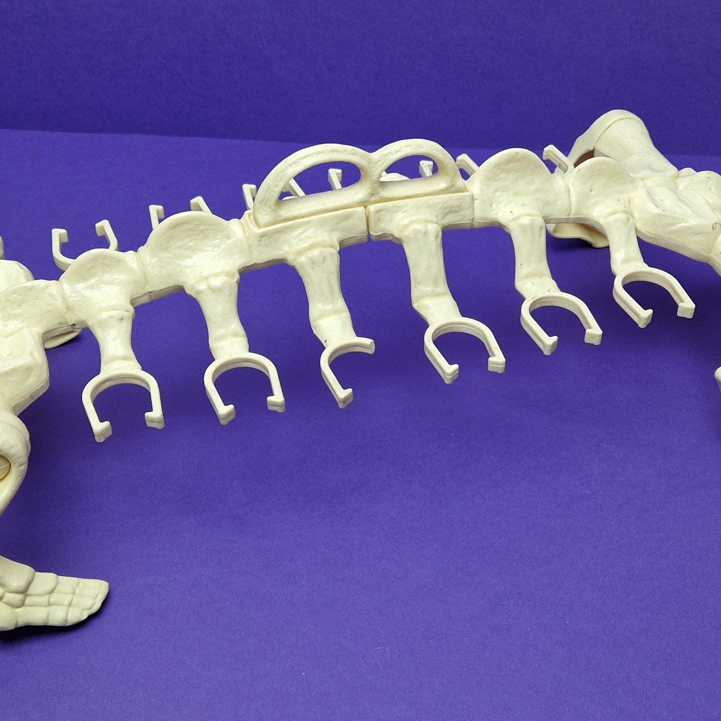 MASTERS OF THE UNIVERSE ☆ BATTLE BONES Vintage Figure Holder ☆ MOTU Loose 80s Mattel