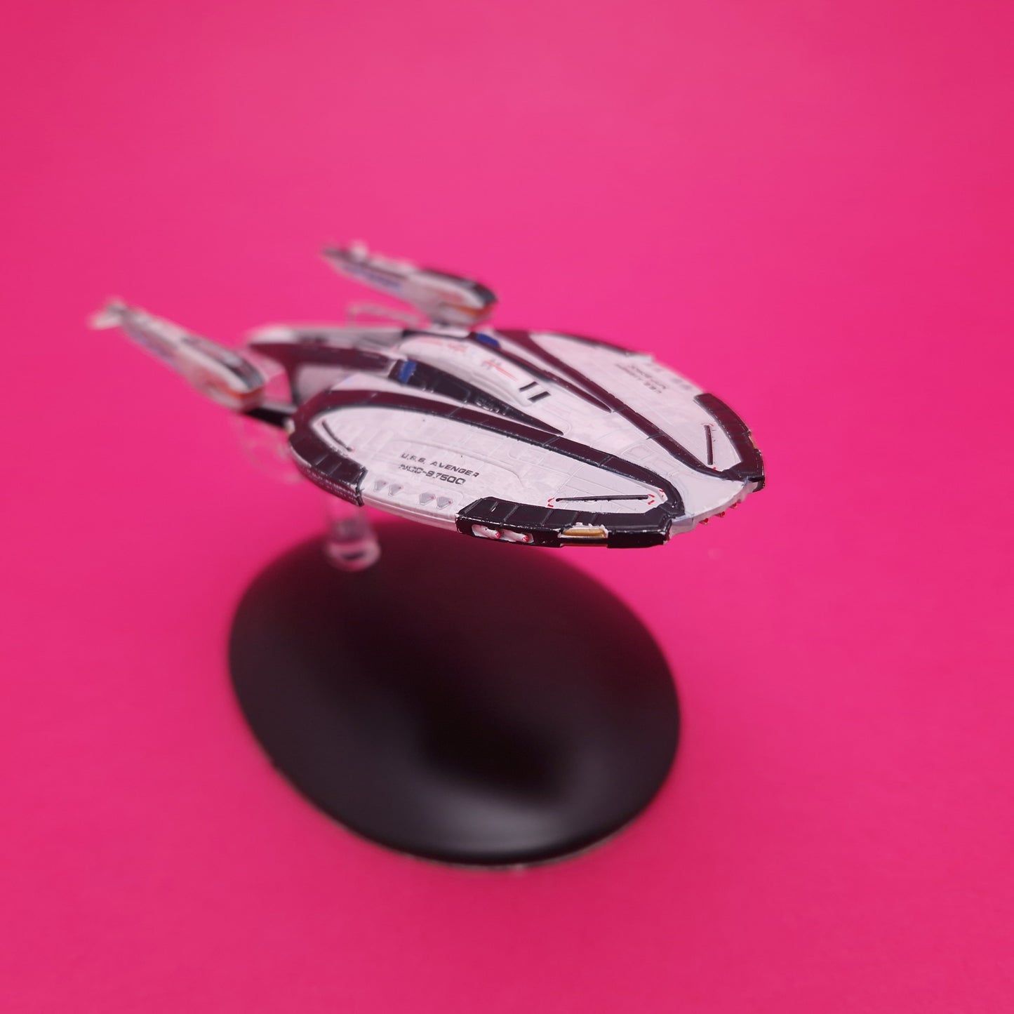 STAR TREK ☆ U.S.S. AVENGER #111 Starships Collection ☆ Eaglemoss