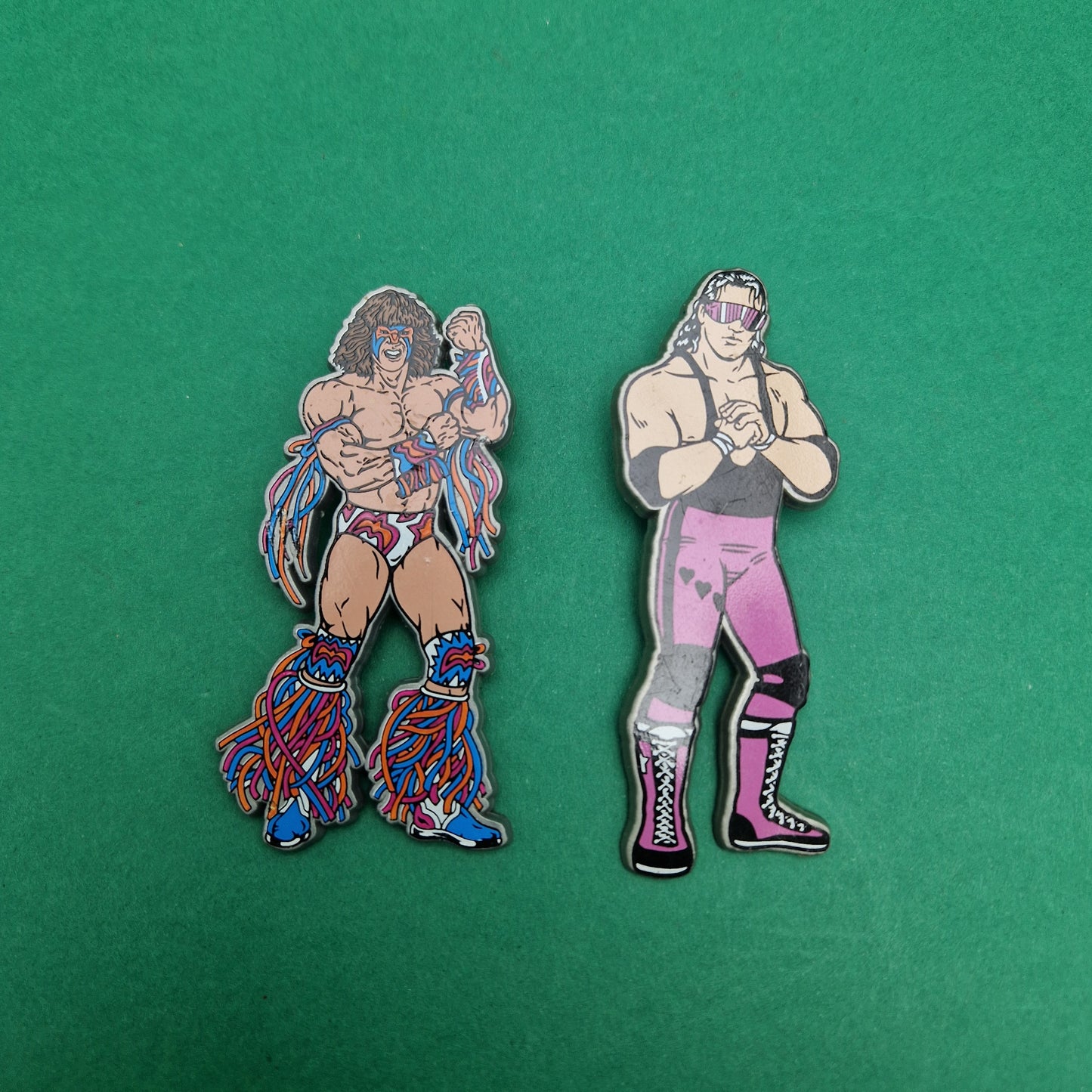 WWF BADGE ☆ BRET HITMAN HART ULTIMATE WARRIOR Pin Badge Brooch ☆ Titan Sports 90s