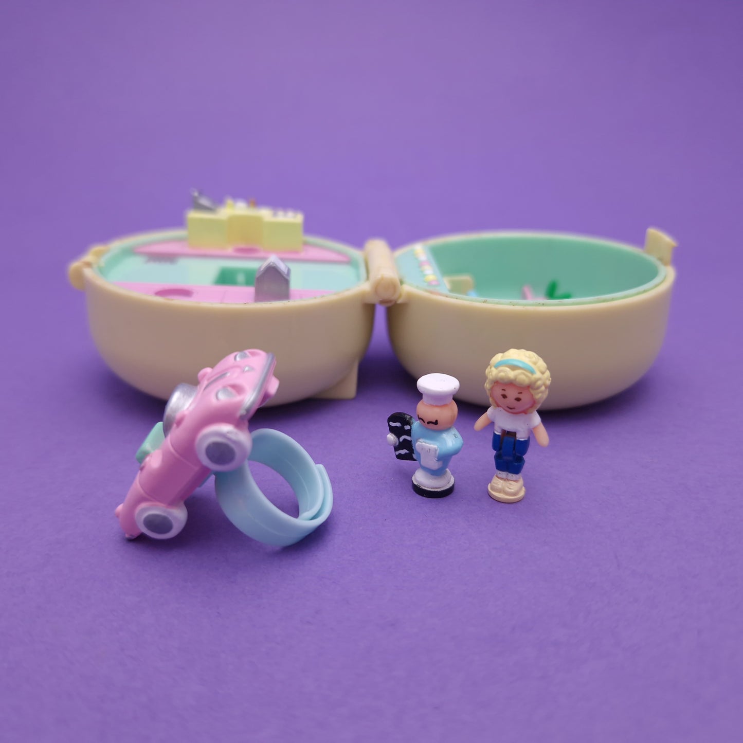 POLLY POCKET ☆ 50s DINER RING & CASE Vintage Figure Playset Complete ☆ Original 1991