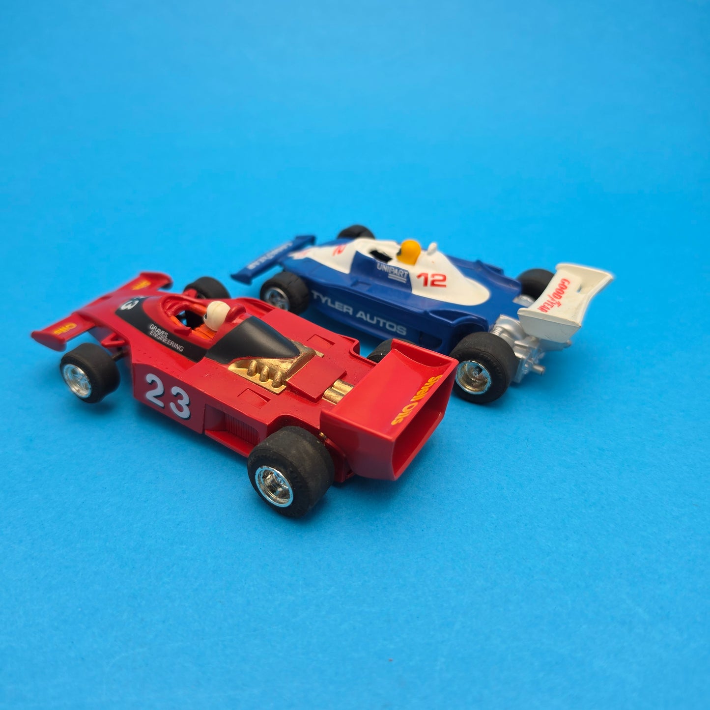 SCALEXTRIC ☆ F1 FERRARI & METRO MG RACING CARS & BOOK ☆ Austin Rover Vintage