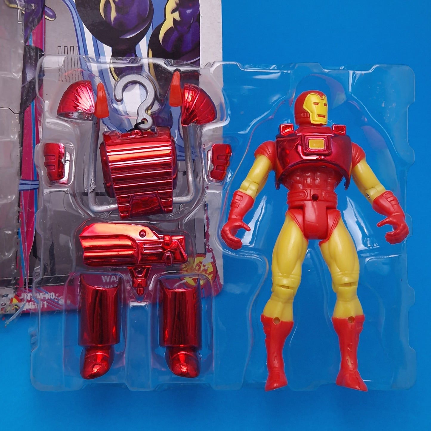 IRON MAN ☆ SPACE ARMOR Figure ☆ Vintage CARDED Sealed Marvel Toybiz 90s