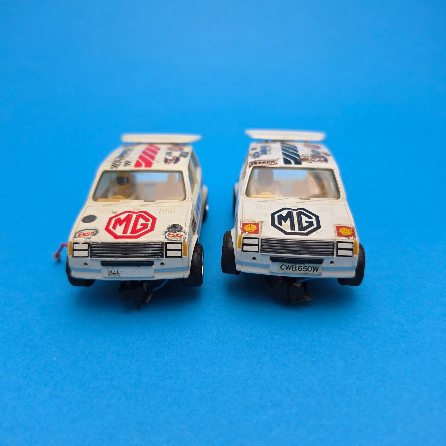 SCALEXTRIC ☆ F1 FERRARI & METRO MG RACING CARS & BOOK ☆ Austin Rover Vintage