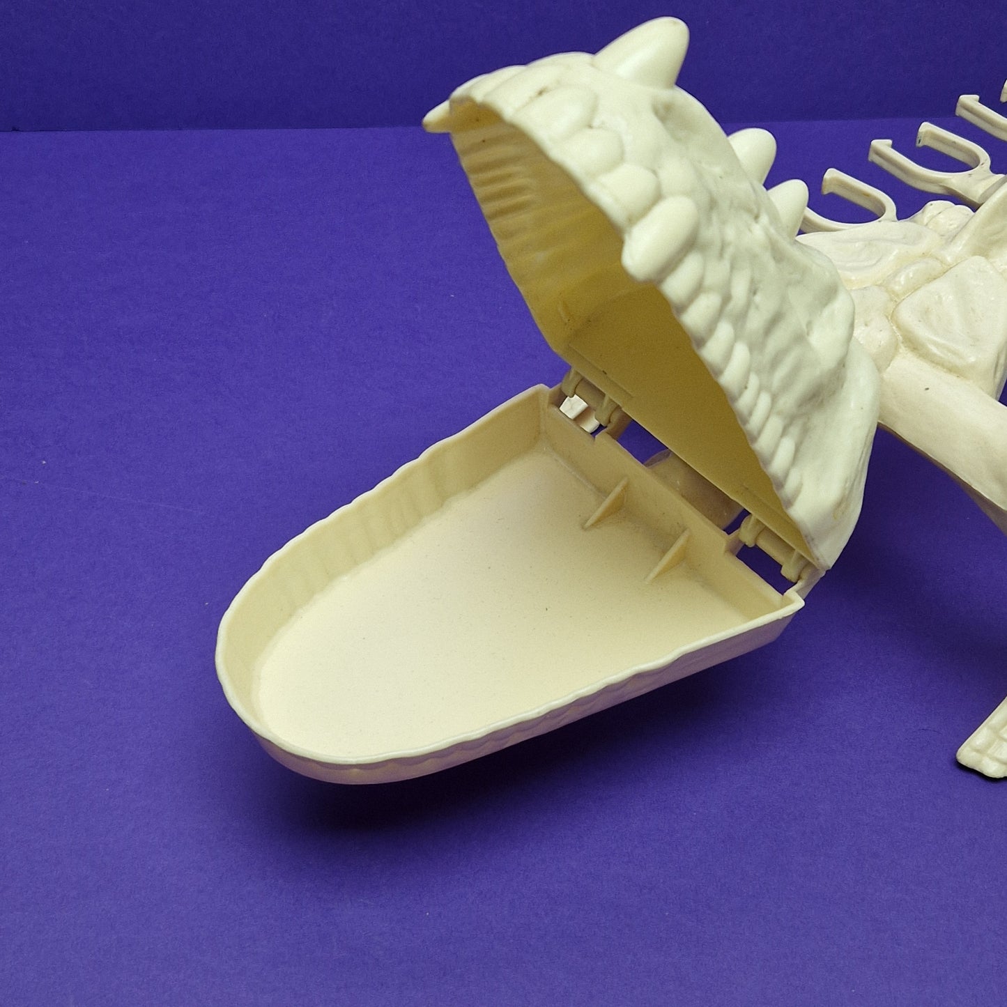 MASTERS OF THE UNIVERSE ☆ BATTLE BONES Vintage Figure Holder ☆ MOTU Loose 80s Mattel