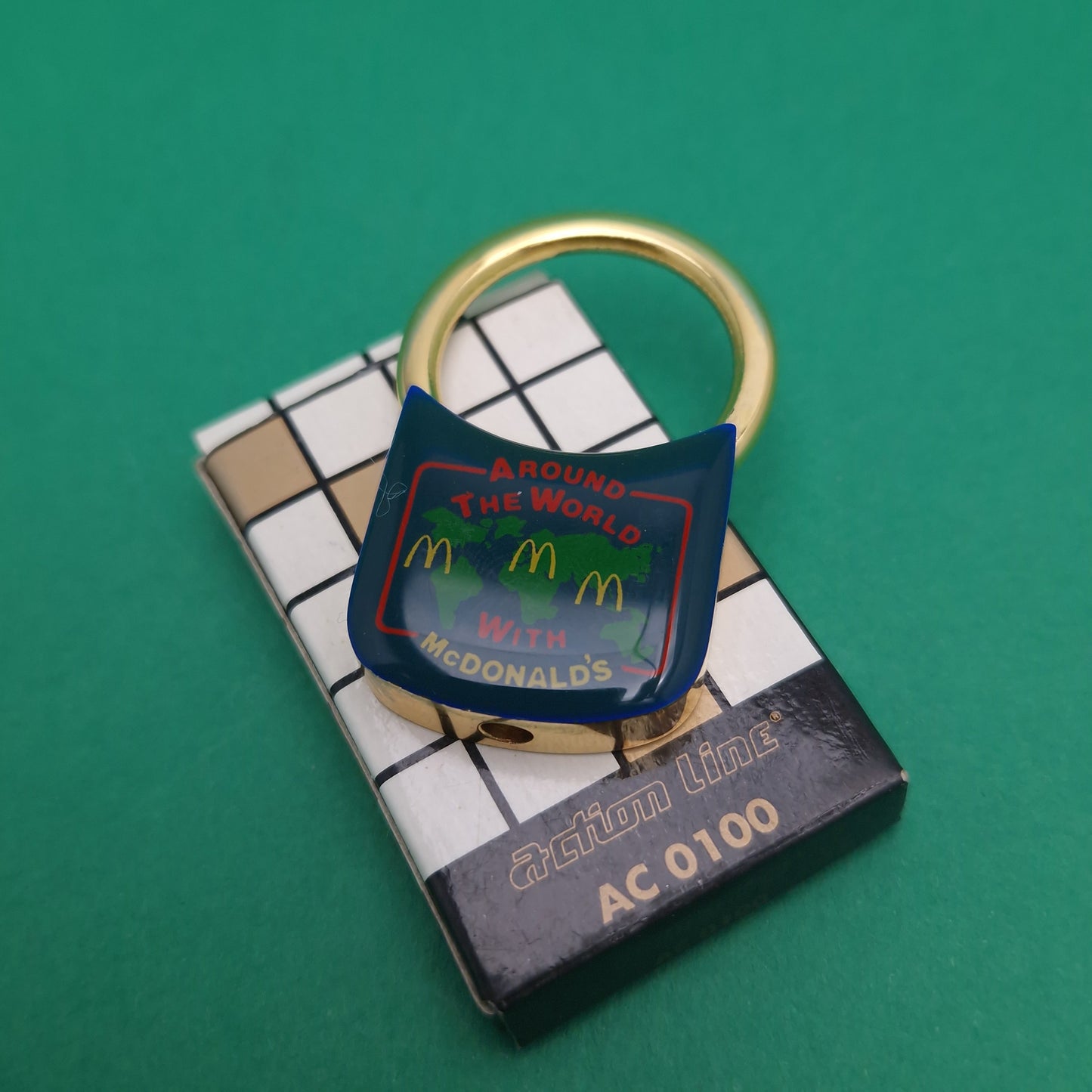 MCDONALDS ☆ AROUND THE WORLD Golden Arch KEYCHAIN Key Ring ☆ 90s Happy Meal