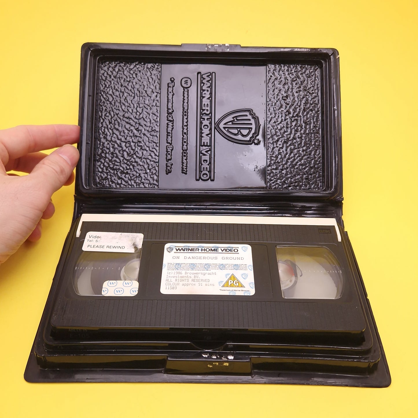 VHS Video ☆ ON DANGEROUS GROUND ☆ 80s CLAMSHELL Big Box Ex Rental Vintage PG cert