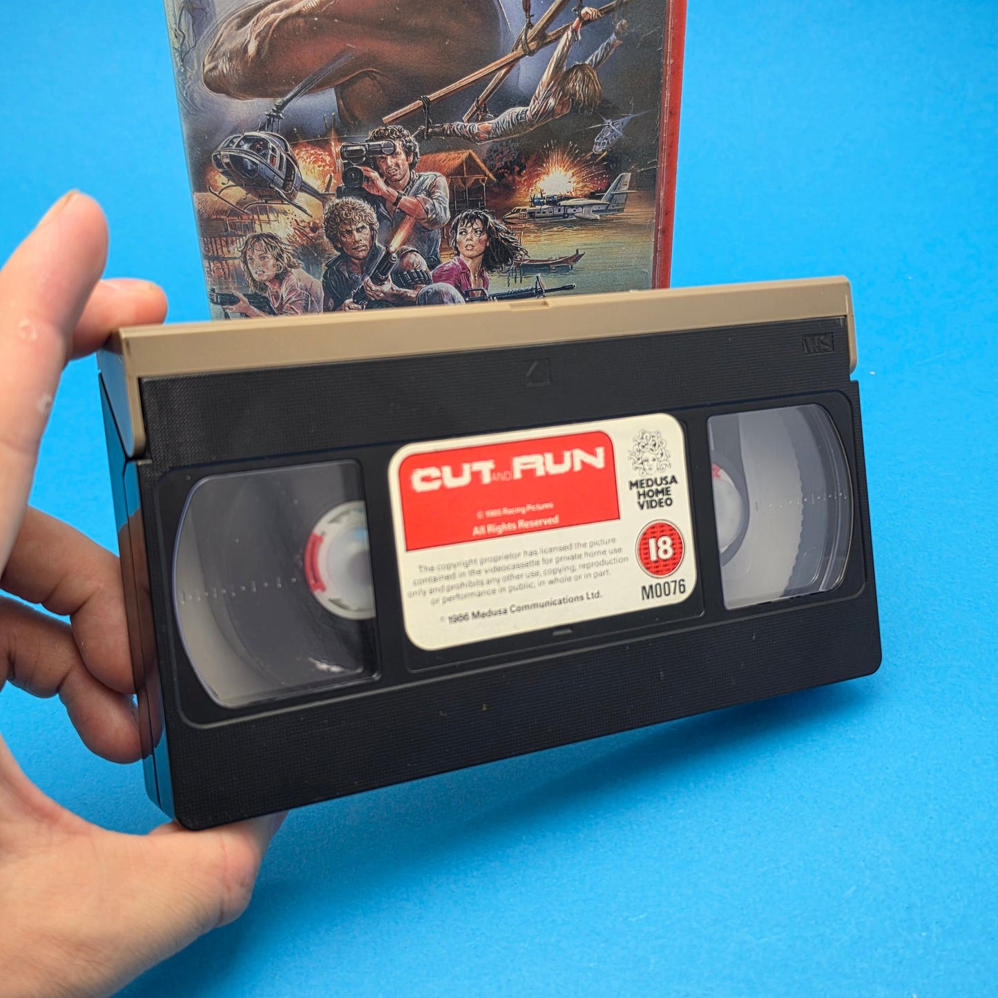 VHS Video ☆ CUT AND RUN 1984 ☆ 18 Cert Vintage Ex Rental Big Box MEDUSA