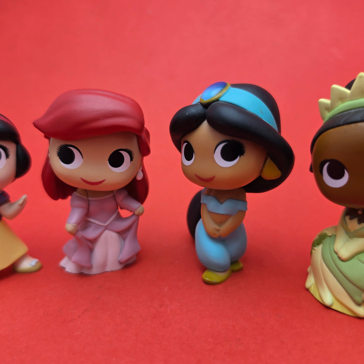 DISNEY ☆ ARIEL TIANA JASMINE SNOW WHITE Ultimate Princess Mystery Minis Figure ☆ 1/6 Funko Loose (Copy)