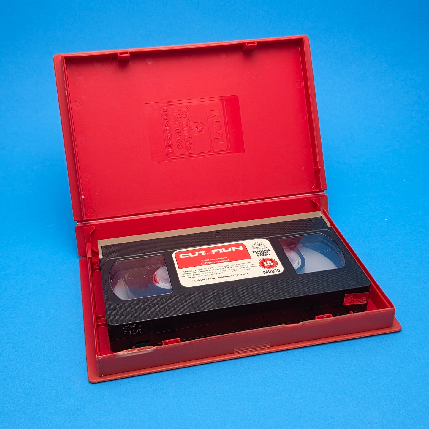 VHS Video ☆ CUT AND RUN 1984 ☆ 18 Cert Vintage Ex Rental Big Box MEDUSA