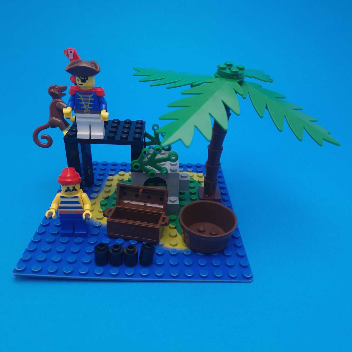 LEGO ☆ 6260 Shipwrecked Island Mini Figure ☆ Pirates Vintage 80s Loose