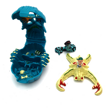 Load image into Gallery viewer, MIGHTY MAX ☆ SEA SQUIRM Horror Heads Vintage Figure Playset ☆ Complete Card

